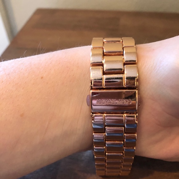 Michael Kors Rose Gold watch - Picture 5 of 7